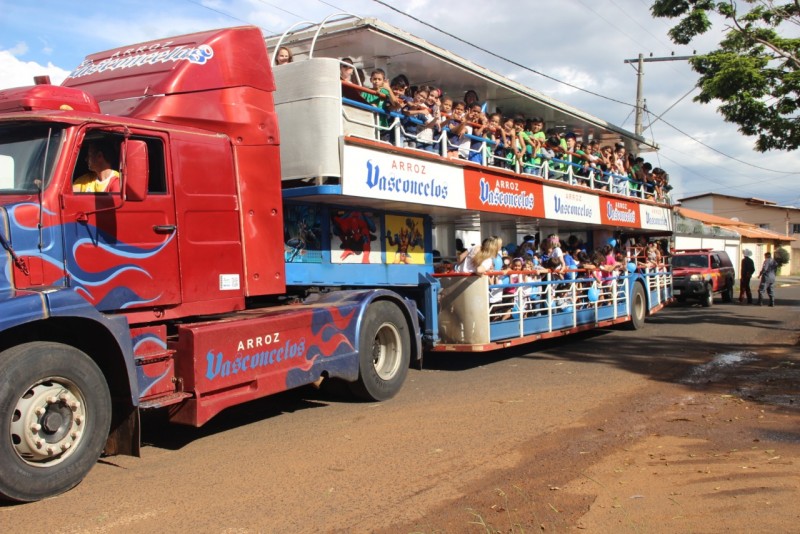 Carreta da Alegria do Arroz Vasconcelos diverte e conscientiza a população, Gente que Faz