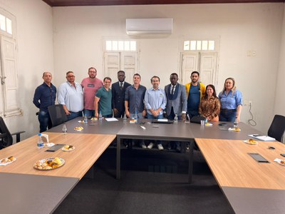 Autoridades de Araguari recebem representantes congoleses e discutem cooperação institucional