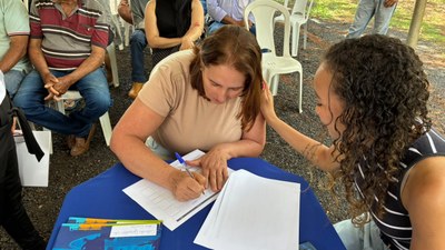 Prefeitura de Araguari entrega 25 títulos de regularização fundiária a famílias do Povoado de Barreiros